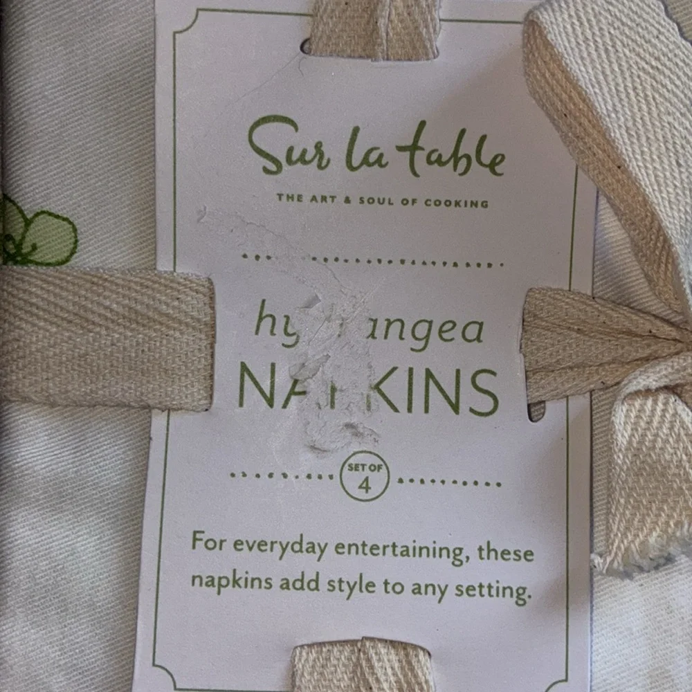 NWT Sur La Table Green Hydrangeas Set of 4 Napkins